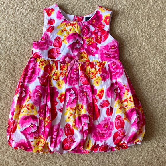 18m floral dress, elastic in the bottom. Button detail in the back. Worn once - Picture 1 of 2